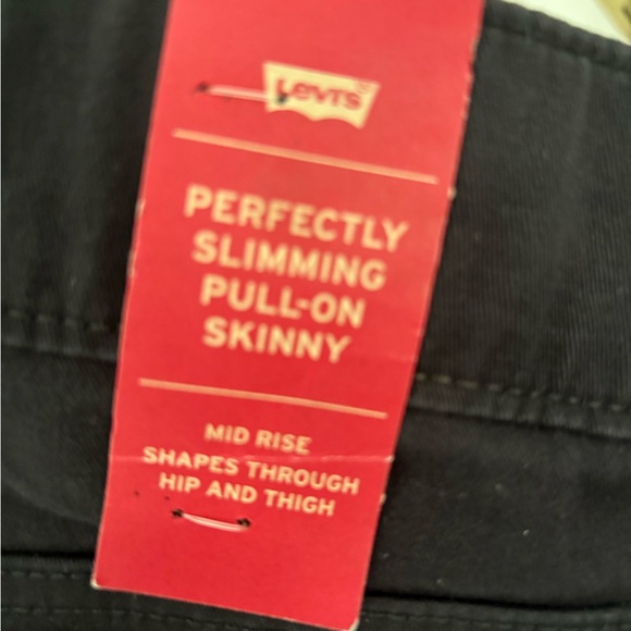Levi's Black Pull-On Skinny Pants - Picture 3 of 5